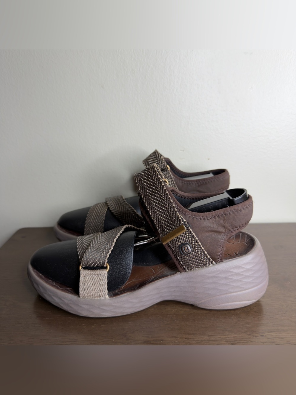 Bzees Jive Wedge Strappy Sport Sandals Sz 8